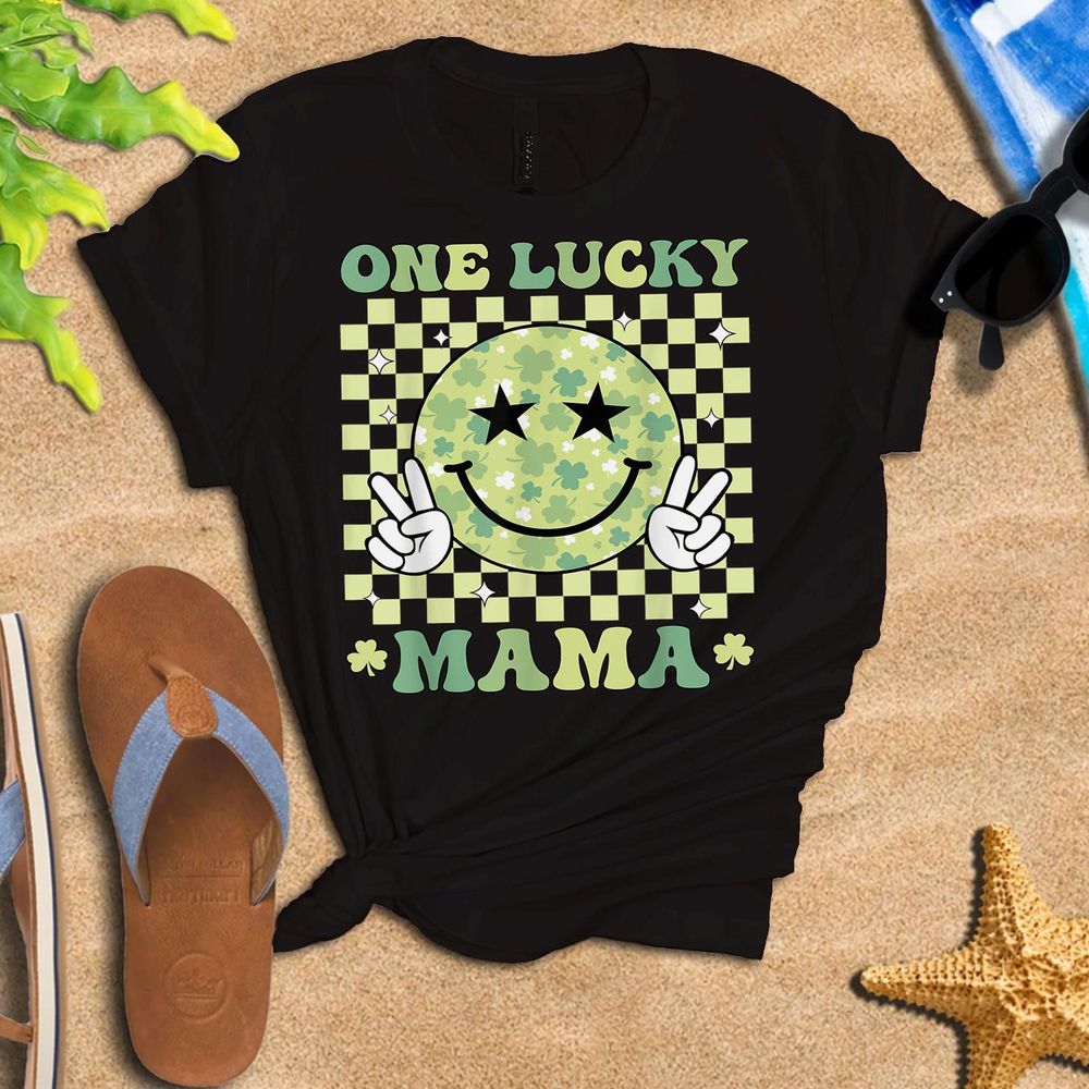 One Lucky Mama St Patricks Day 2024 Retro Saint Patricks Day Shirt Unisex Standard T-Shirt black s